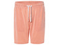 Short orange à rayures blanches.