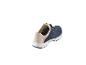 Vue arrière d'une chaussure de sport beige et bleu marine.