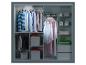 Une armoire avec des chemises, des blouses et une chemise de nuit.