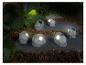 Lampes solaires d'extérieur en forme de roche décorative.