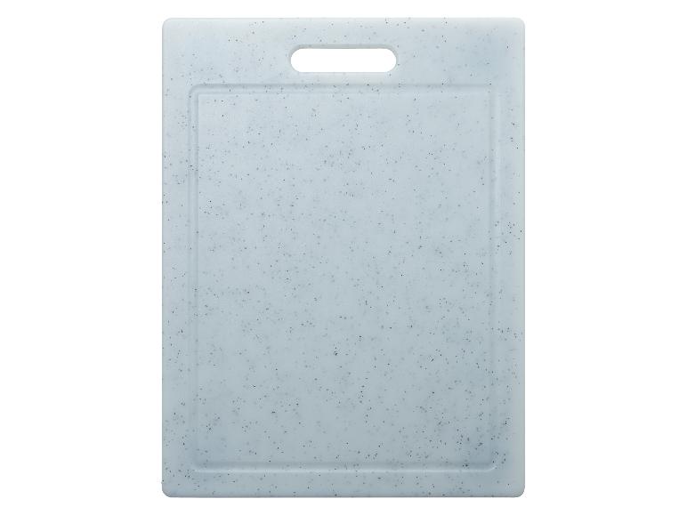 Une planche à découper grise avec des points noirs.