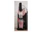 Machine à granité noire avec boisson rose dans un verre et fraise