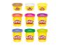 Neuf pots de pâte à modeler Play-Doh de différentes couleurs.