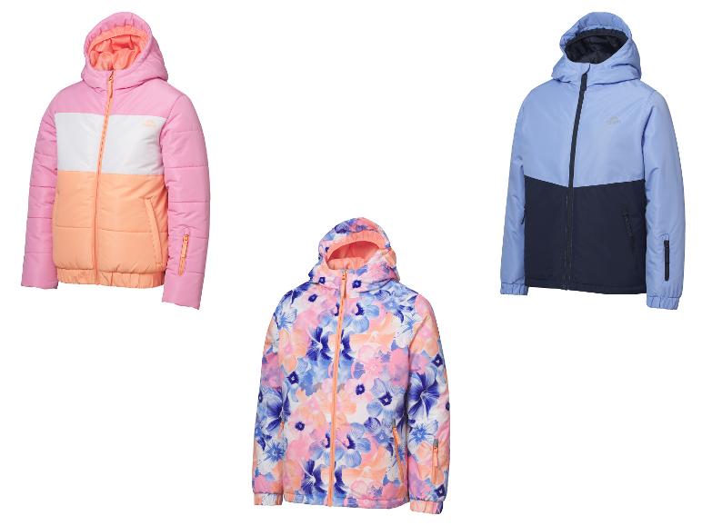Trois vestes d'hiver pour enfants : une rose, blanche et orange, une bleue et bleu marine, et une à imprimé floral.