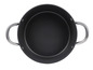 Une casserole noire avec des poignées en métal.