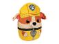 Une peluche jaune Paw Patrol avec une combinaison de travail et un casque.