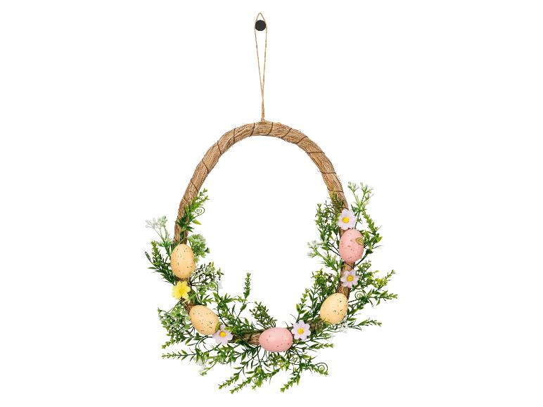 Couronne de Pâques avec œufs et verdure