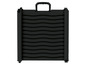 Une rampe pliable noire pour animaux de compagnie.