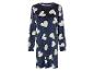 Un pyjama en velours bleu foncé avec des coeurs blancs.