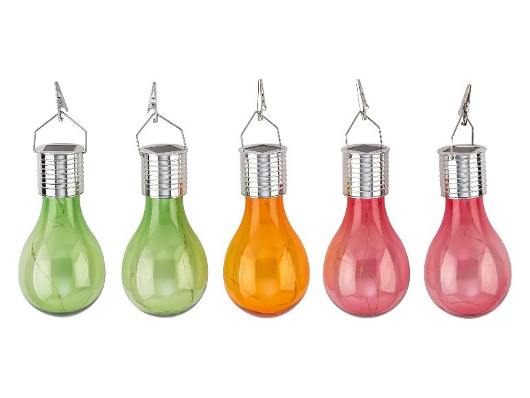 Cinq ampoules LED solaires colorées avec clips, en vert, orange et rose.