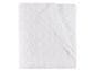 Une couette blanche matelassée avec un motif en losanges.
