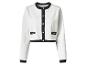 Veste en maille blanche avec détails noirs et boutons dorés