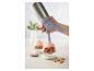 Dessert aux fraises avec crème fouettée d'un siphon de cuisine