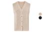 Gilets en tricot beige et noir, boutonnés.