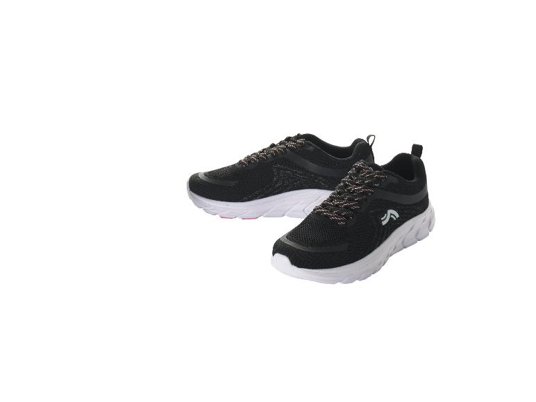 Paire de chaussures de sport noires et roses à semelles blanches