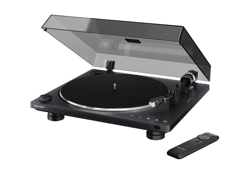 Platine vinyle noire avec couvercle transparent ouvert et télécommande.
