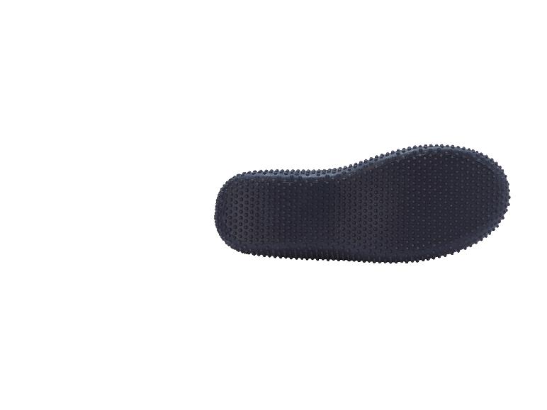 Semelle de chaussure antidérapante noire avec picots.