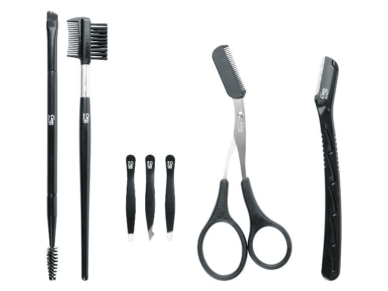 Un ensemble d'outils pour sourcils Cien Beauty, comprenant une brosse, des ciseaux et un rasoir.