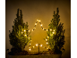 Deux petits sapins de Noël avec une étoile lumineuse au centre, dans un pot en zinc.