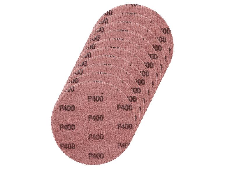 Un paquet de papier abrasif portant la mention P400.