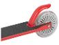 Trottinette rouge avec plateforme antidérapante et roue avant.