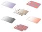 Planches à découper de différentes couleurs et motifs, dont une avec un design abstrait.