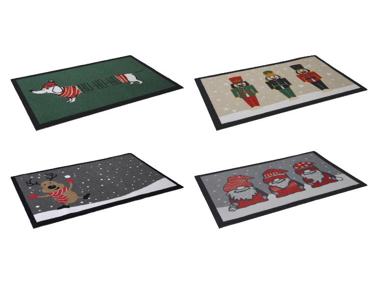 Quatre paillassons de Noël à thème festif : chien, casse-noisettes, rennes et gnomes.