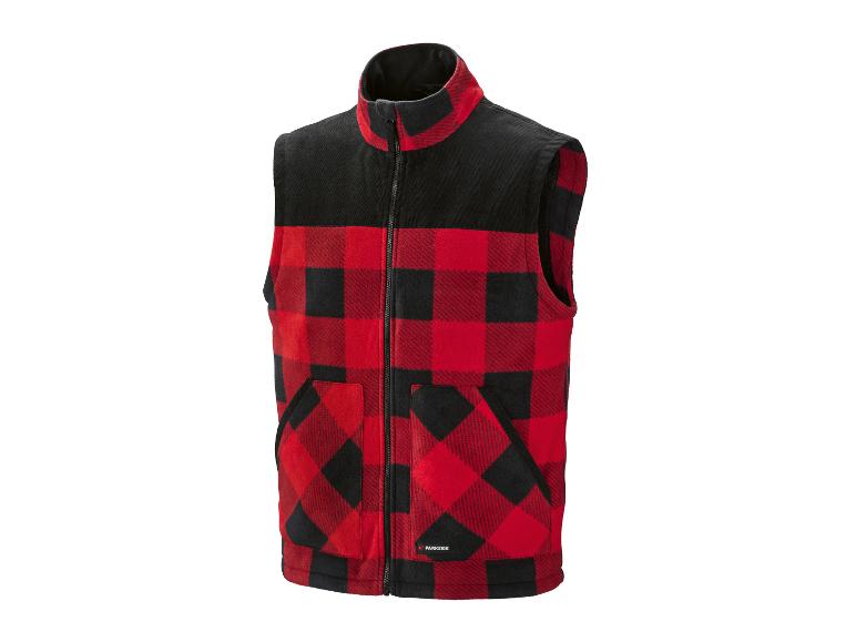 Gilet polaire à carreaux rouges et noirs avec fermeture éclair et col montant.