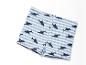 Maillot de bain enfant rayé bleu et blanc à motif requin.