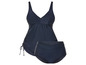 Un maillot de bain bleu marine avec une jupe ample et un short assorti.