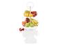 Un panier à fruits blanc avec des bananes, des pommes et des fraises.