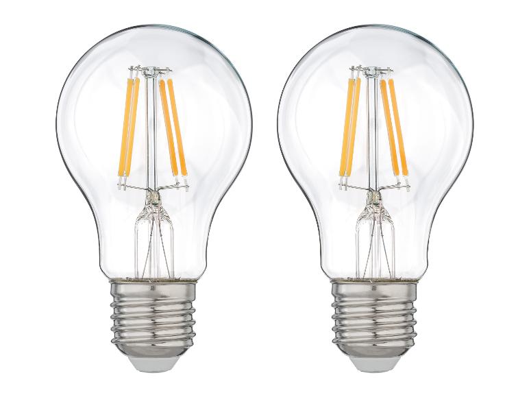 Deux ampoules LED à filament, avec base métallique argentée et verre transparent.