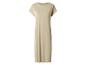 Robe longue beige pour femme avec manches courtes et col rond.