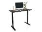 Bureau debout noir avec un ordinateur, clavier, souris, plante et main en bois.