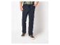 Pantalon homme bleu foncé à cordon de serrage et t-shirt rayé.