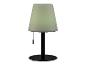 Lampe de table moderne avec abat-jour vert pâle.