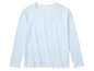 Un t-shirt blanc à manches longues avec un motif floral bleu.