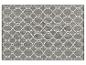 Tapis gris à motif géométrique élégant.