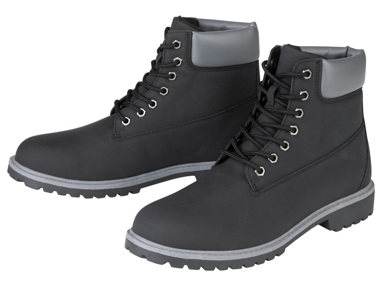 Deux paires de bottes noires à lacets