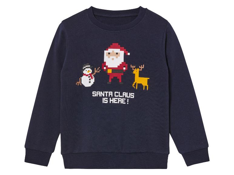 Un sweat-shirt bleu marine à thème de Noël, avec un Père Noël en pixel, un renne et un bonhomme de neige.