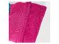 Tissu rose fuchsia avec doublure en polaire, coutures apparentes.