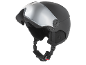 Casque de ski noir avec visière argentée et boucle rouge