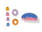 Brosse à cheveux bleue et rose, avec des pinces à cheveux et des élastiques en spirale colorés.