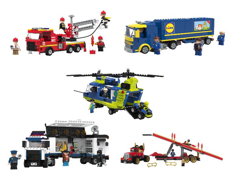 Ensembles de blocs de construction jouets comprenant un camion de pompiers, un camion Lidl, un hélicoptère, un camion de police et une rampe de cascades.