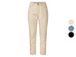Un jean beige avec des surpiqûres contrastées subtiles.