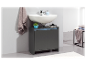 Un meuble de salle de bain gris foncé moderne avec un lavabo intégré.