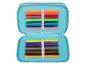 Une trousse bleue avec des feutres de couleurs.