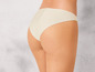 Culotte beige visible sur un modèle.
