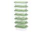 Pile de huit récipients en plastique transparent avec couvercles verts, empilés verticalement.