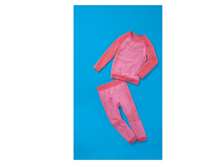 Ensemble de vêtements de sport rose et corail, comprenant un haut à manches longues et des leggings, sur fond bleu.
